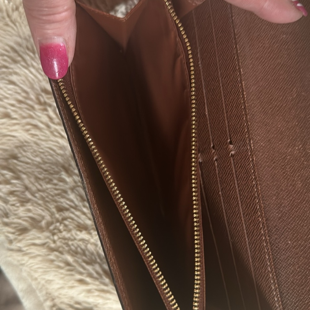 Wallet - Picture 8 of 11